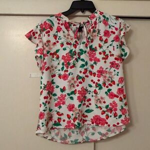 Ann Taylor Red and Green Floral Blouse Strawberries, and cherries 🍒 So cute!